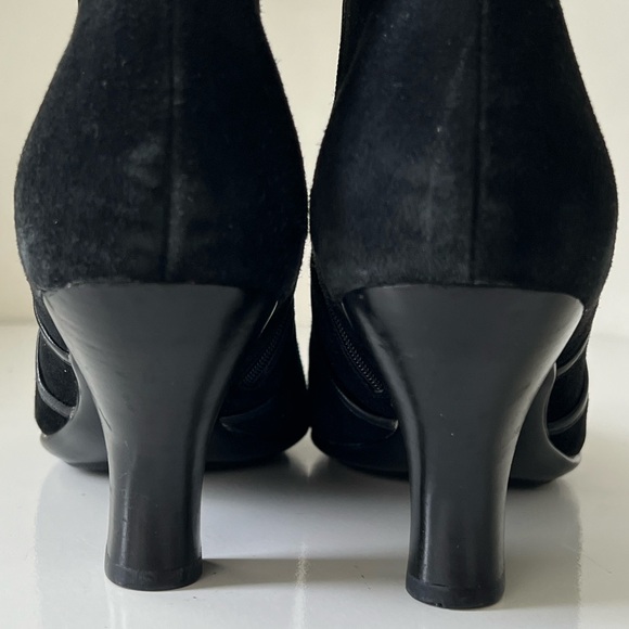 Sofft Black Suede Leather Side Zipper Ankle Boots Victorian Booties Size 9 W - Picture 9 of 16